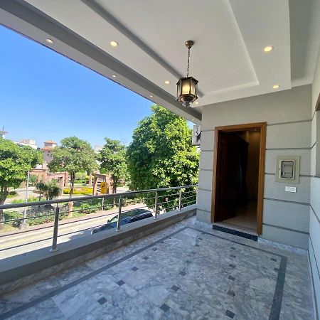 Luxury Guest House In Bahria Town Rawalpindi Extérieur photo