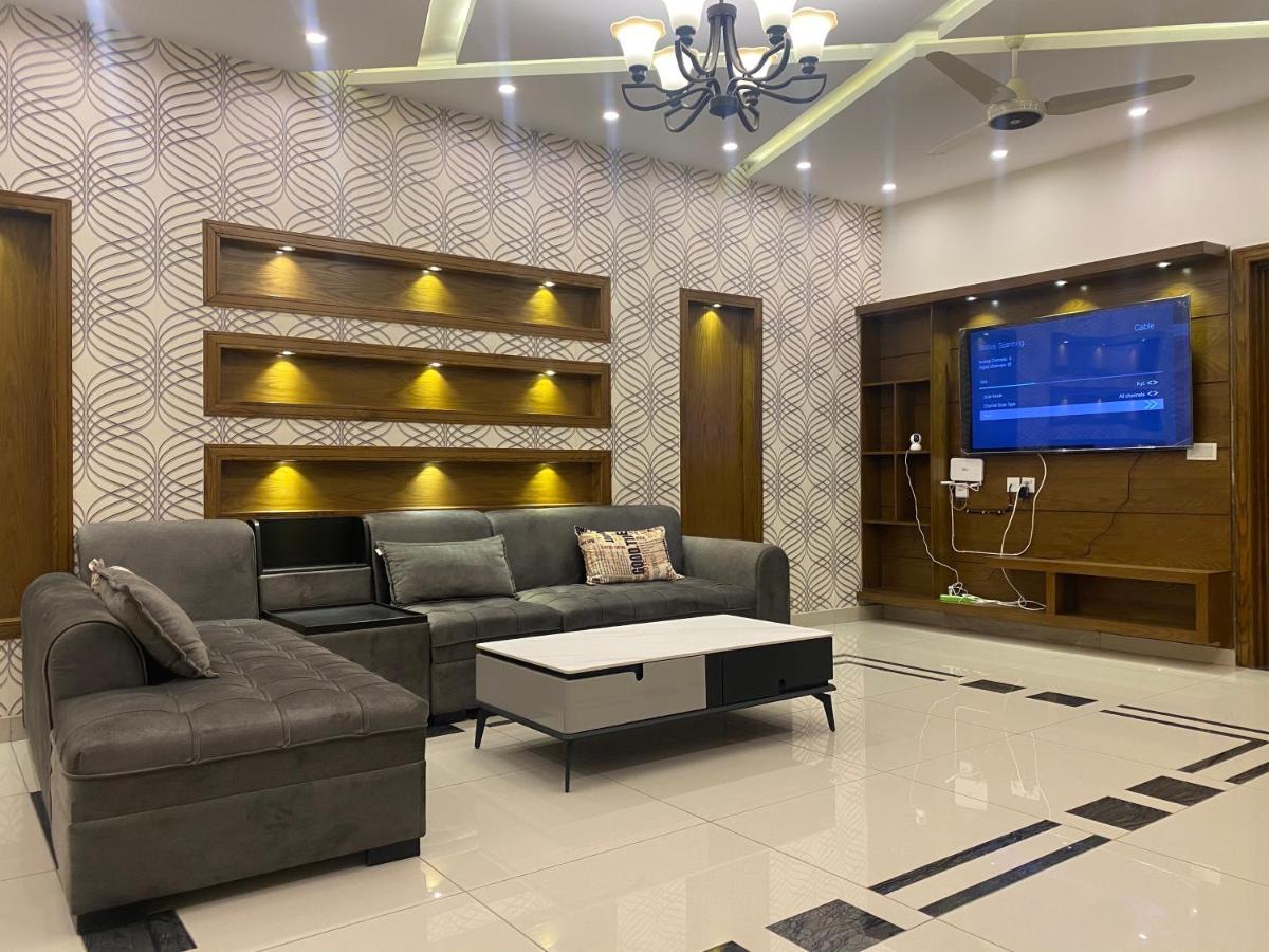Luxury Guest House In Bahria Town Rawalpindi Extérieur photo