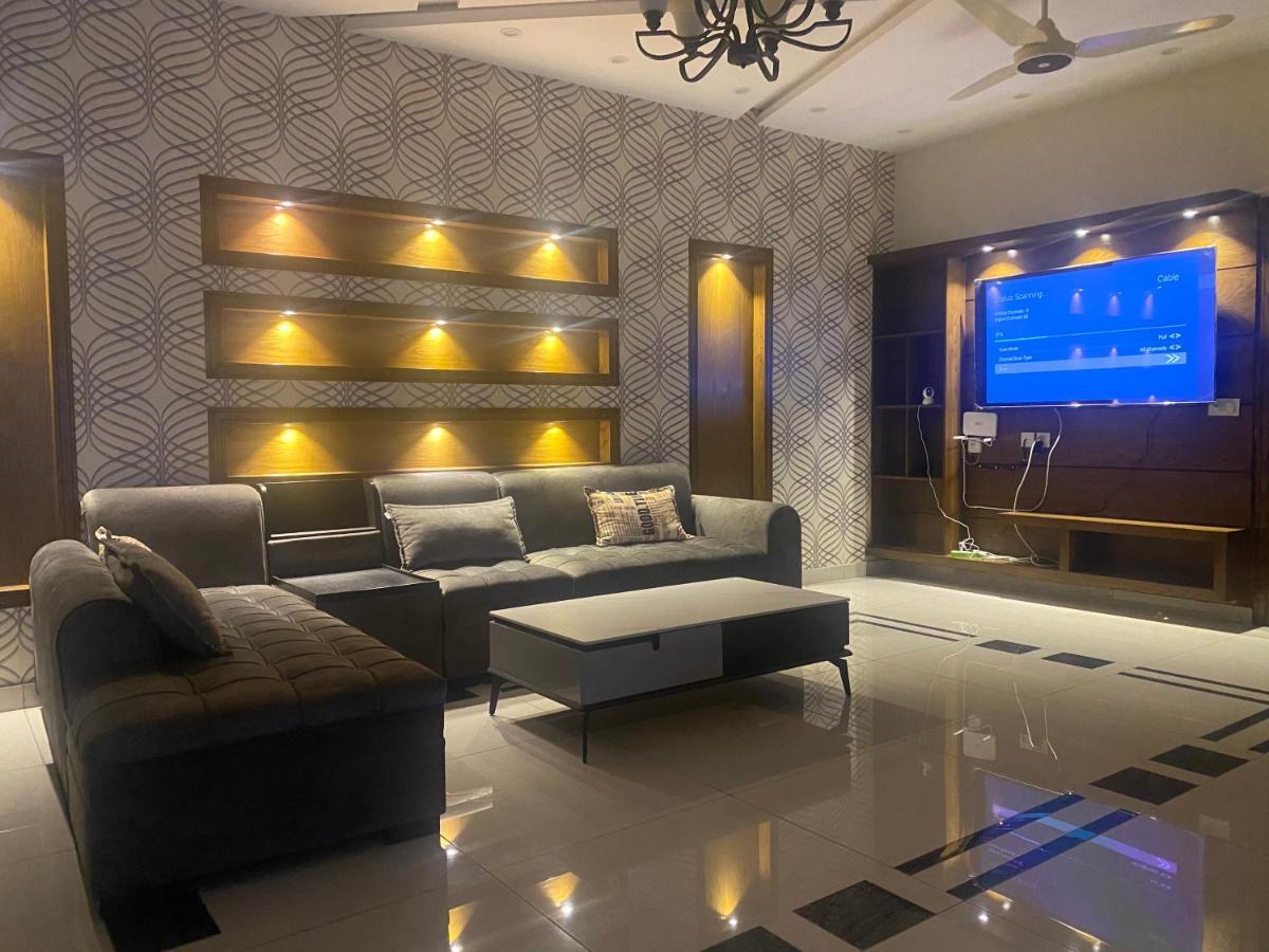 Luxury Guest House In Bahria Town Rawalpindi Extérieur photo