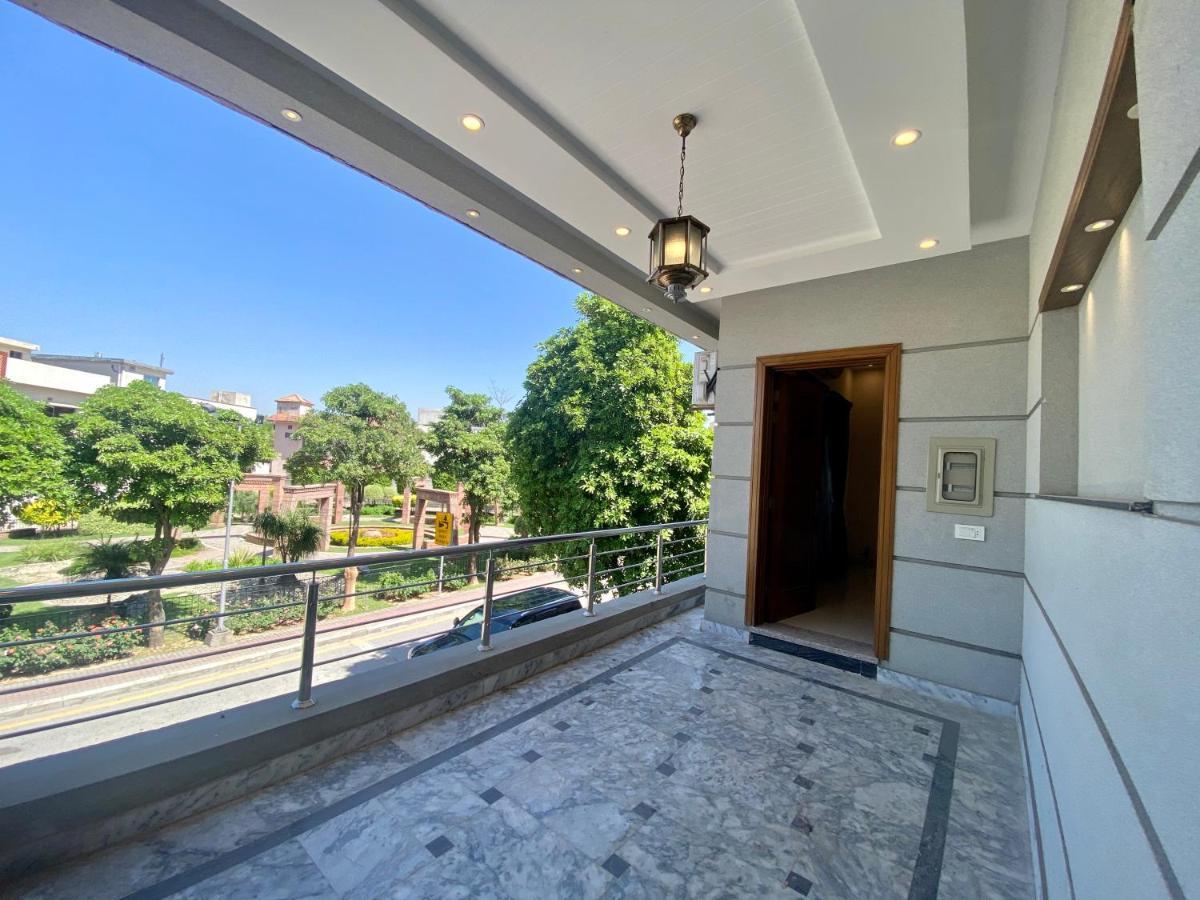 Luxury Guest House In Bahria Town Rawalpindi Extérieur photo